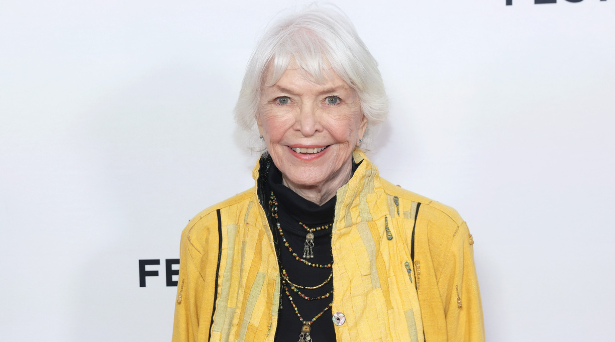 Actor Ellen Burstyn To Publish Book Next Year